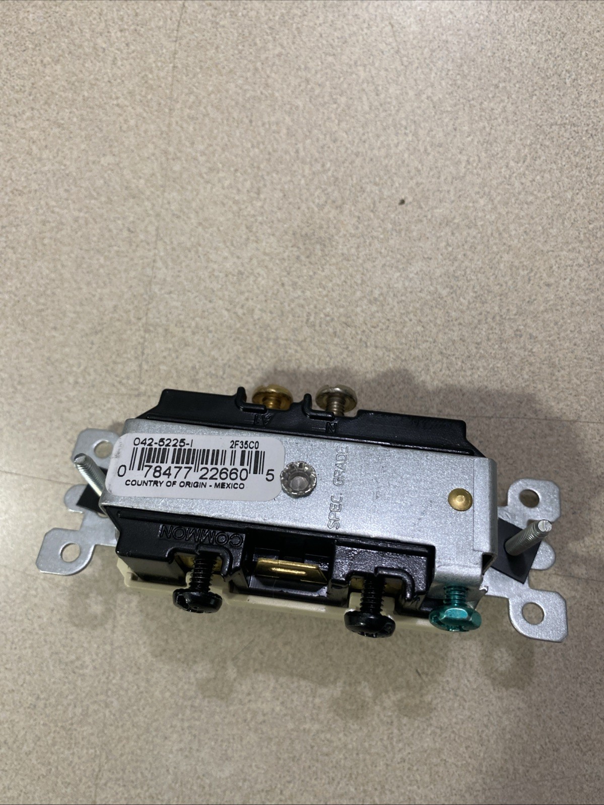 10-Leviton 5225-I Combo Switch & Receptacle 15A 125V AC/CA Ivory