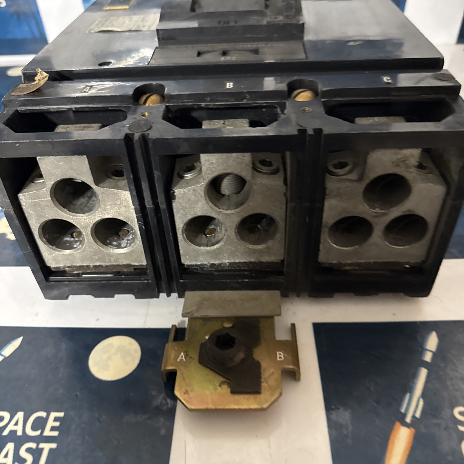 Square D MH36600 Shunt Trip I-Line Circuit Breaker 600A 3P 600V 25KA