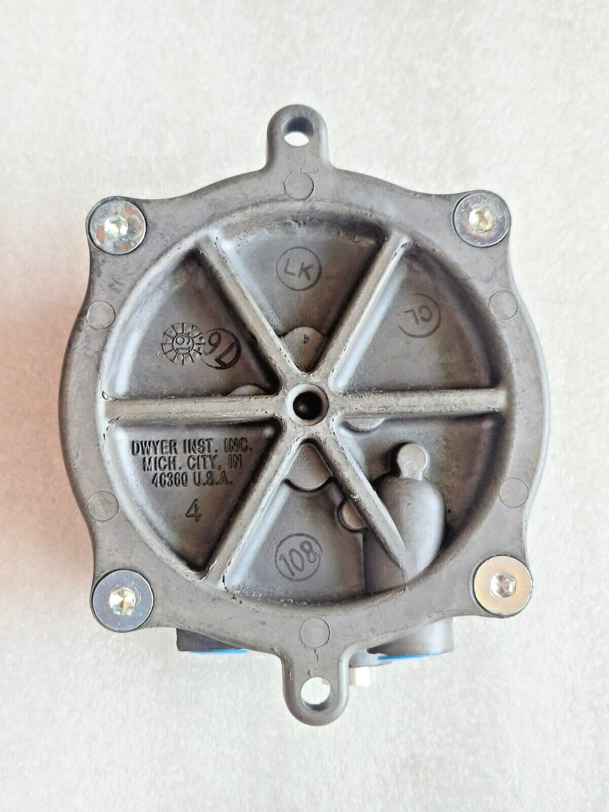 DWYER 1950-10-2F EXPLOSION PROOF DIFFRENTIAL PRESSURE SWITCH NEW# FREE SHIPPING.