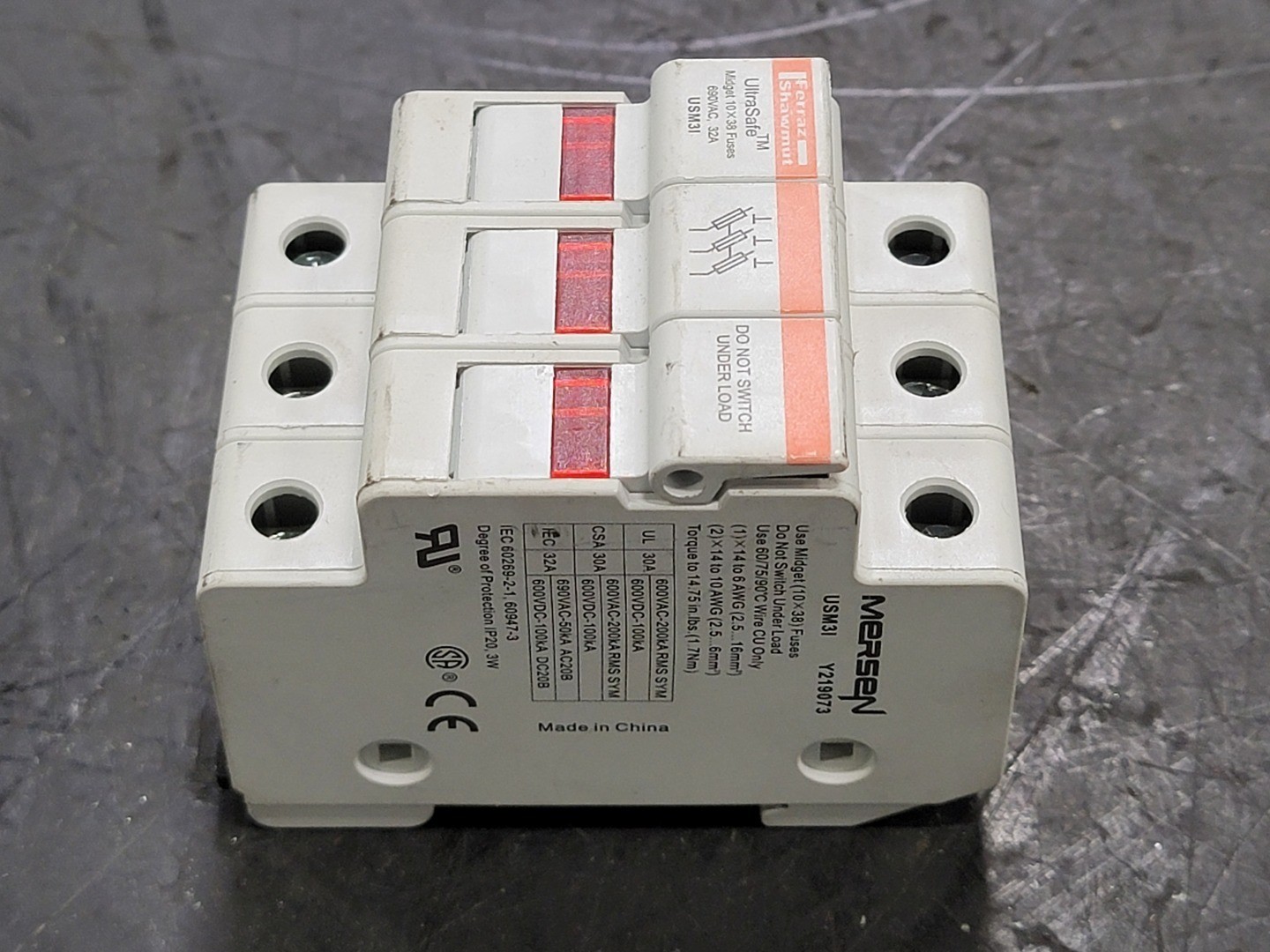 SURPLUS NEW FERRAZ SHAWMUT Y219073 32 Amp 3 Pole Fuse Holder