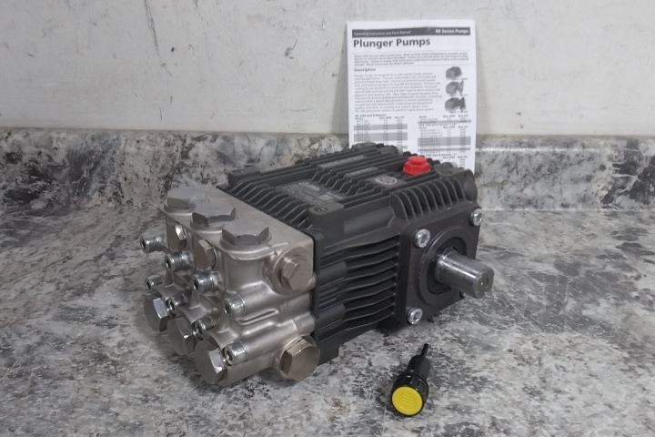 A.R. North America RKA4G40HN-PKG 4000 PSI 4 GPM 1750 RPM Triplex Plunger Pump