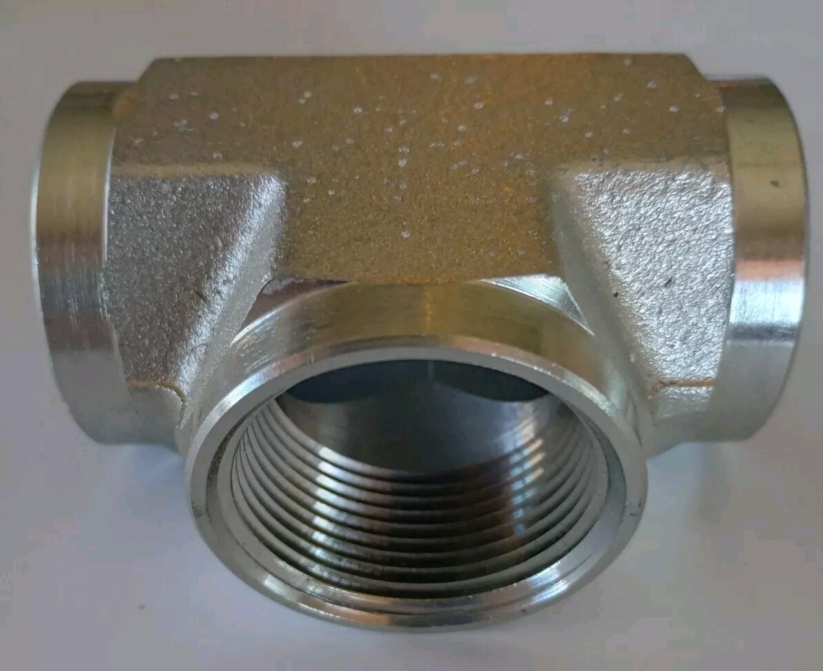 STAINLESS STEEL FNPT TEE 1-1/4″ X 1-1/4″ X 1-1/4″, NEW, FREE SHIPPING