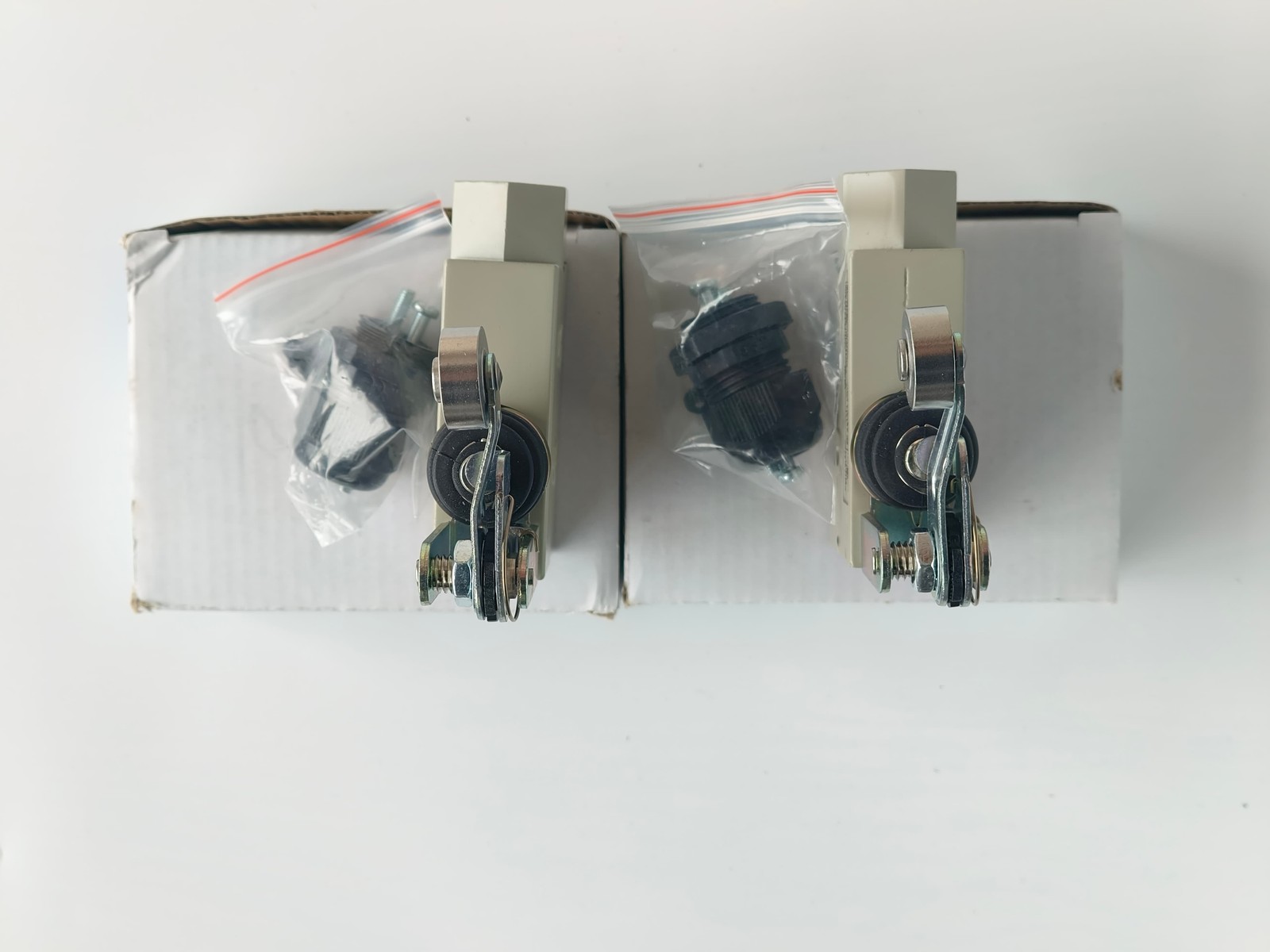 ZE-N-2S ZE-NJ-2S ZE-NA2-2S Omron New Limit Switch 1PCS: US Inventory