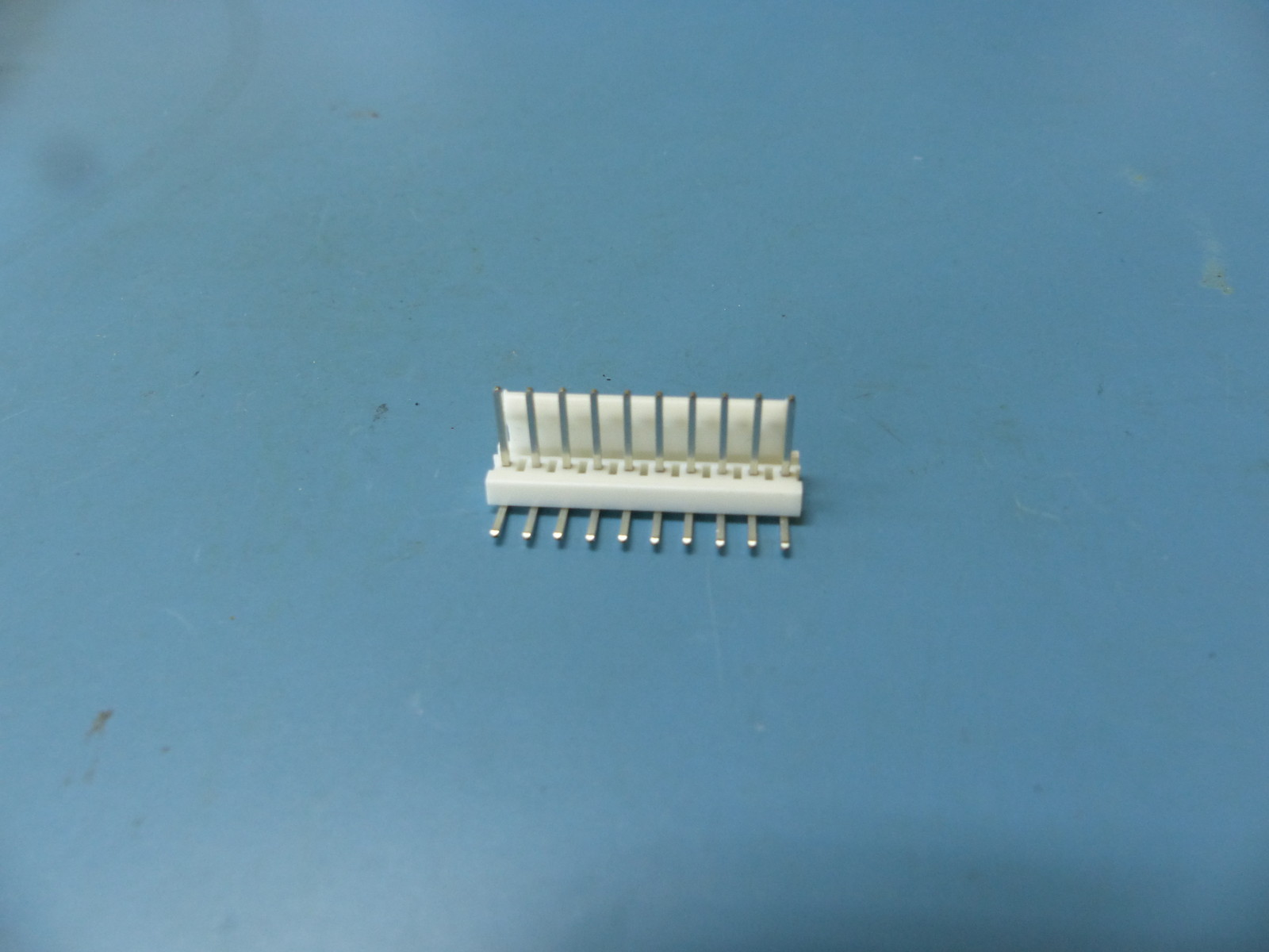 AMP/TYCO 1-640457-0 Qty of 123 per Lot HDR 10POS RA