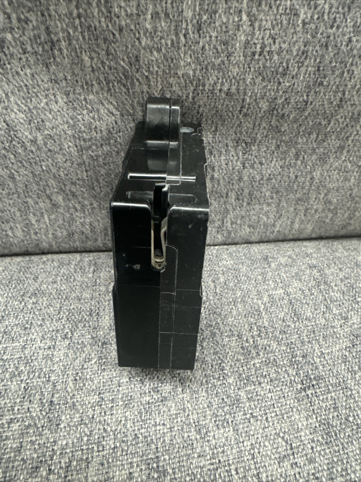 Single (1) – SIEMENS QA115AFCN 15A AFCI PLUG ON NEUTRAL (NO PIGTAIL WIRE)
