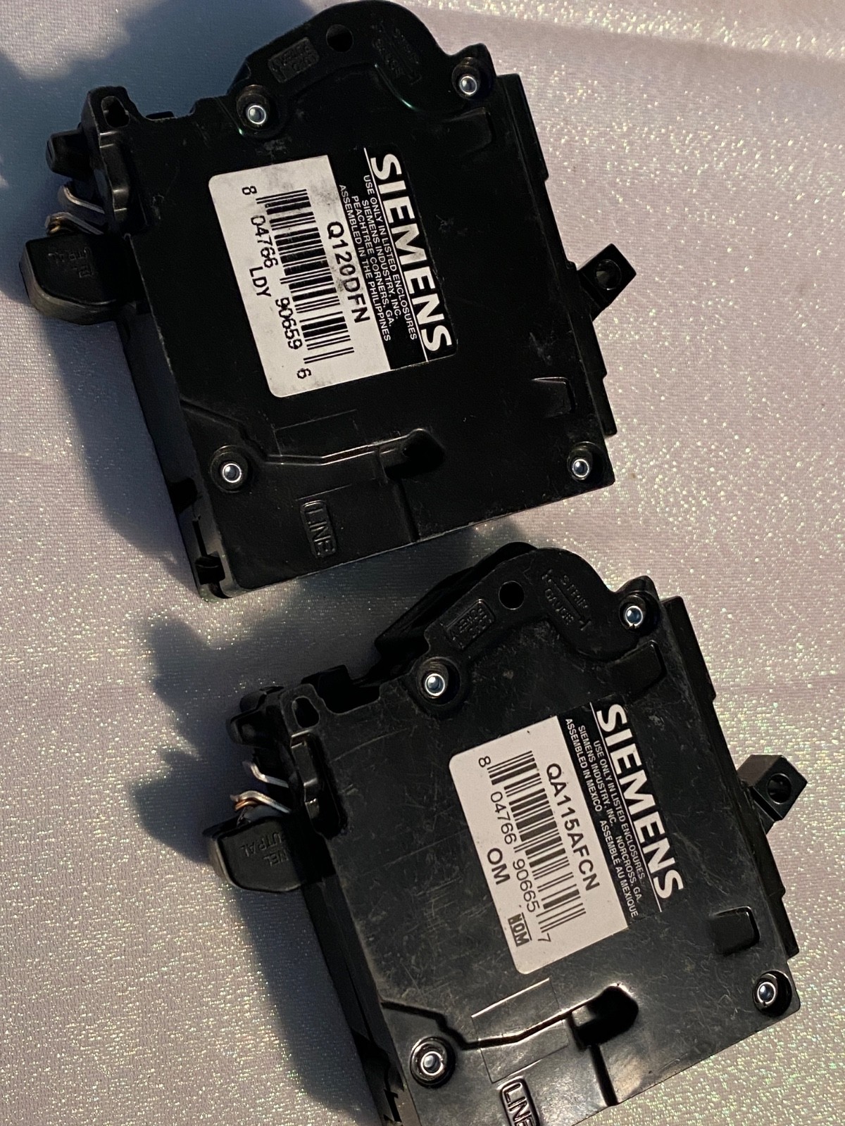 ( lot of 2 ) SIEMENS QA115AFCN 15A 15A AFCI PLUG ON NEUTRAL NO PIGTAIL WIRE NEW