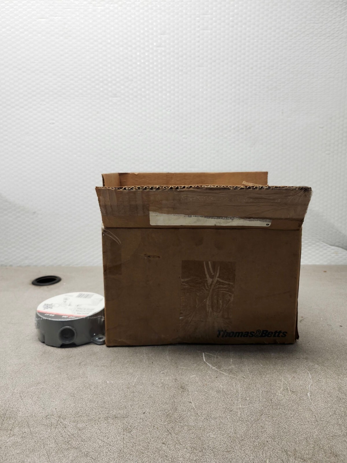 NEW Red Dot Outlet Box, Die Cast Aluminum, 16.3 cu-in Capacity, 5 Outlets, DS-47
