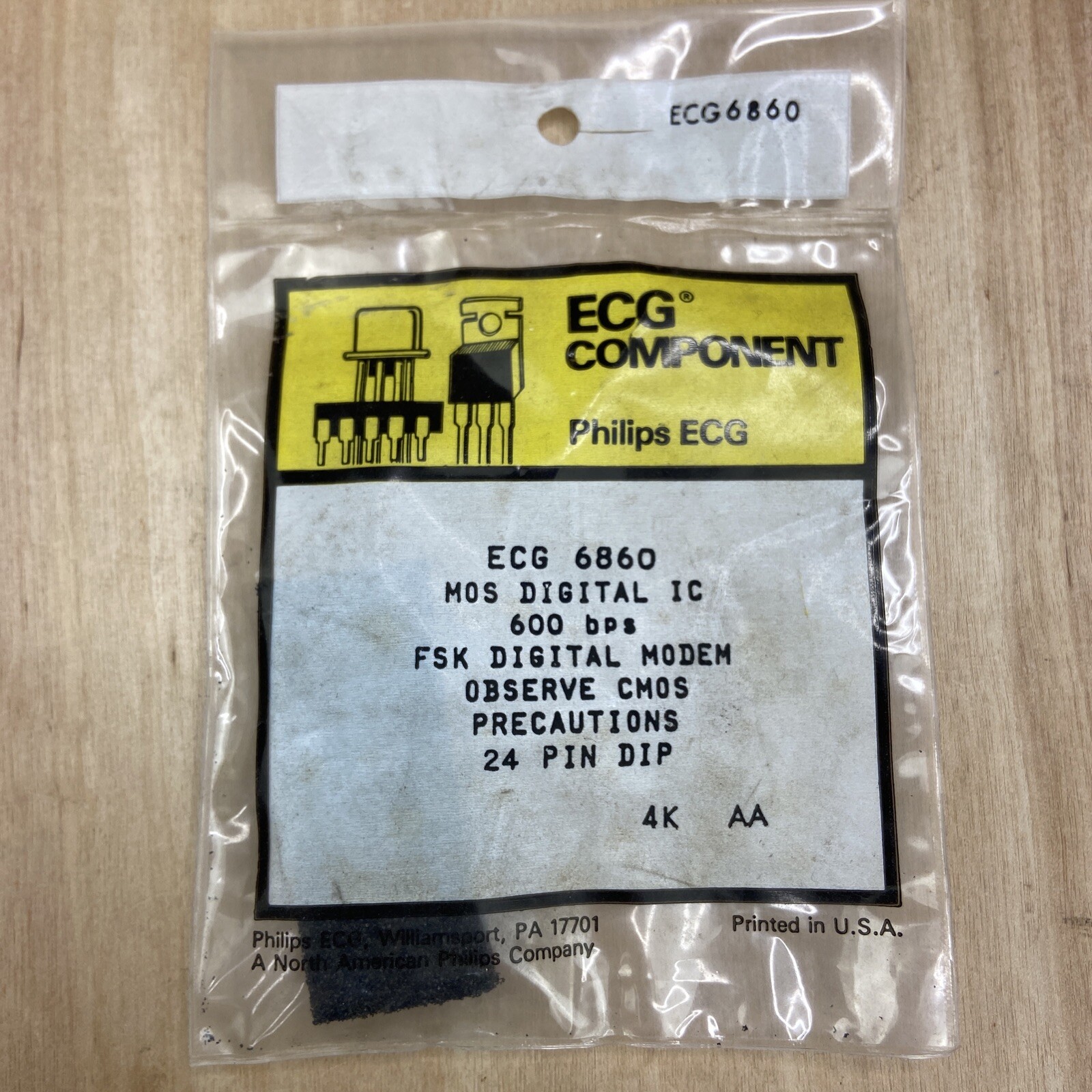 ECG 6860 NTE6860 IC-MOS FSK DIGITAL MODEM 0-600 BPS 24-LEAD DIP
