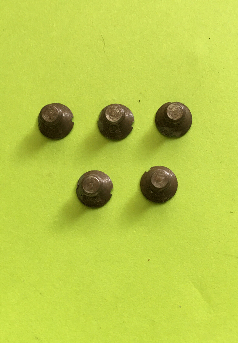 *NOS* 1235-SINGER SCREW-(LOT OF 5) FOR SEWING MACHINE *FREE SHIPPING*