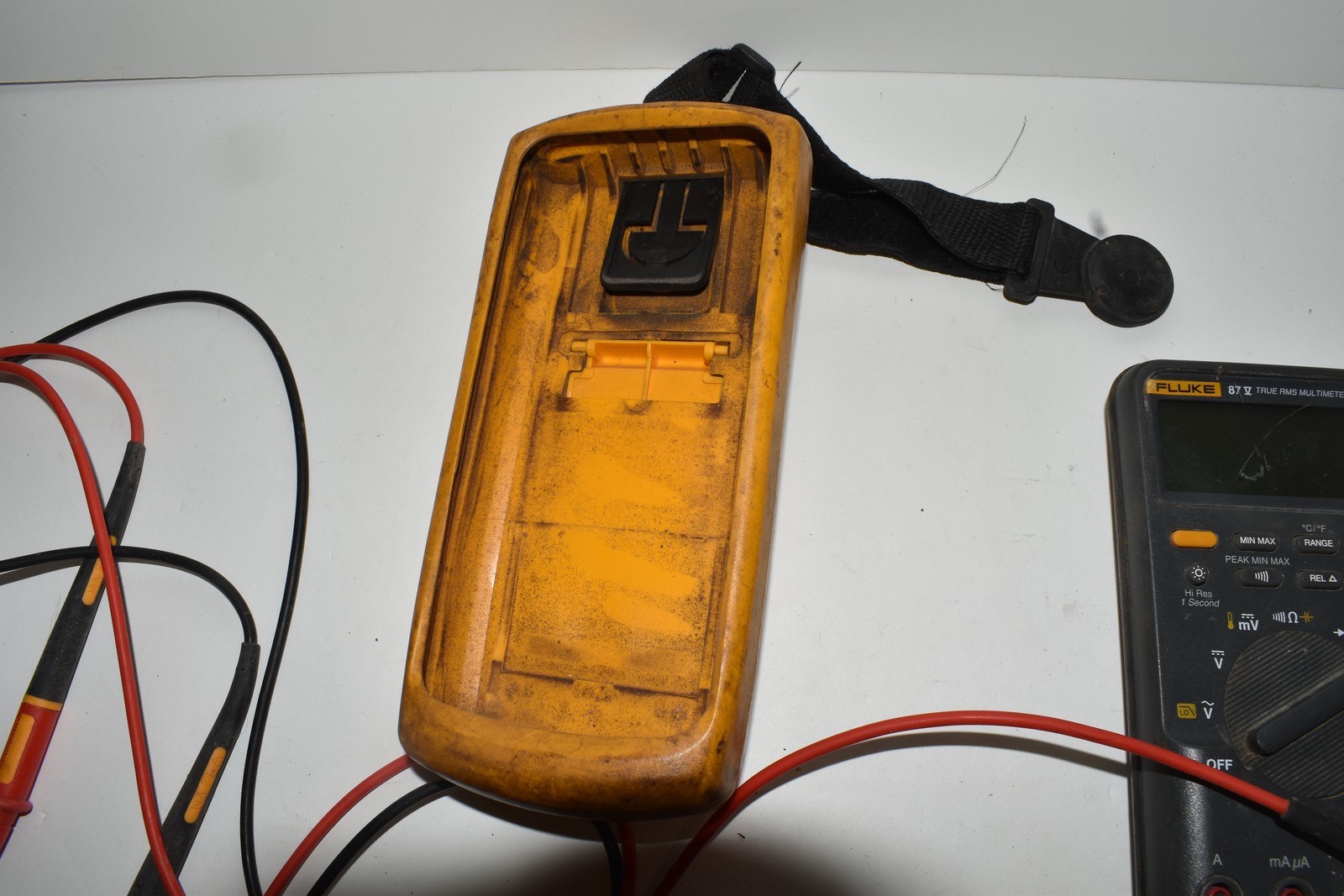 FLUKE 87-V INDUSTRIAL TRUE RMS DIGITAL MULTIMETER w/ LEADS (ZUL48)