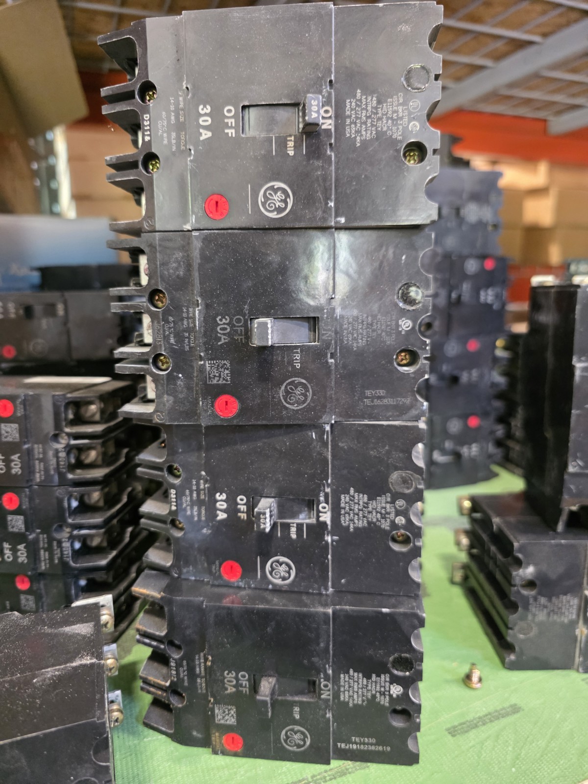 GE TEY330 3pole 30amp 480v circuit breaker type TEY