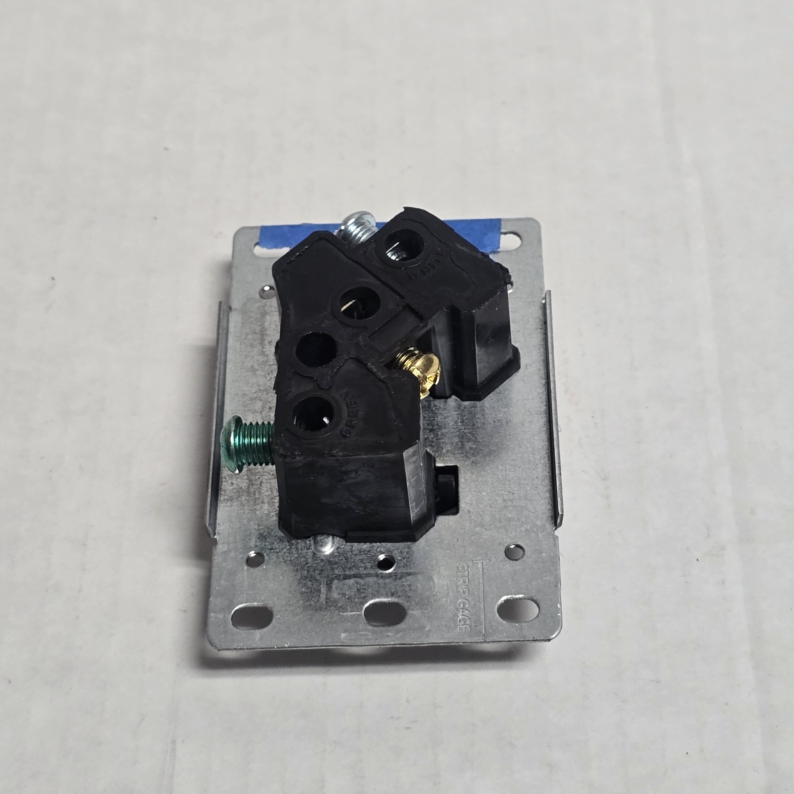 Leviton 30 amps 125 volt Black Outlet TT-30R 7313 Power Receptacle Flush Mount