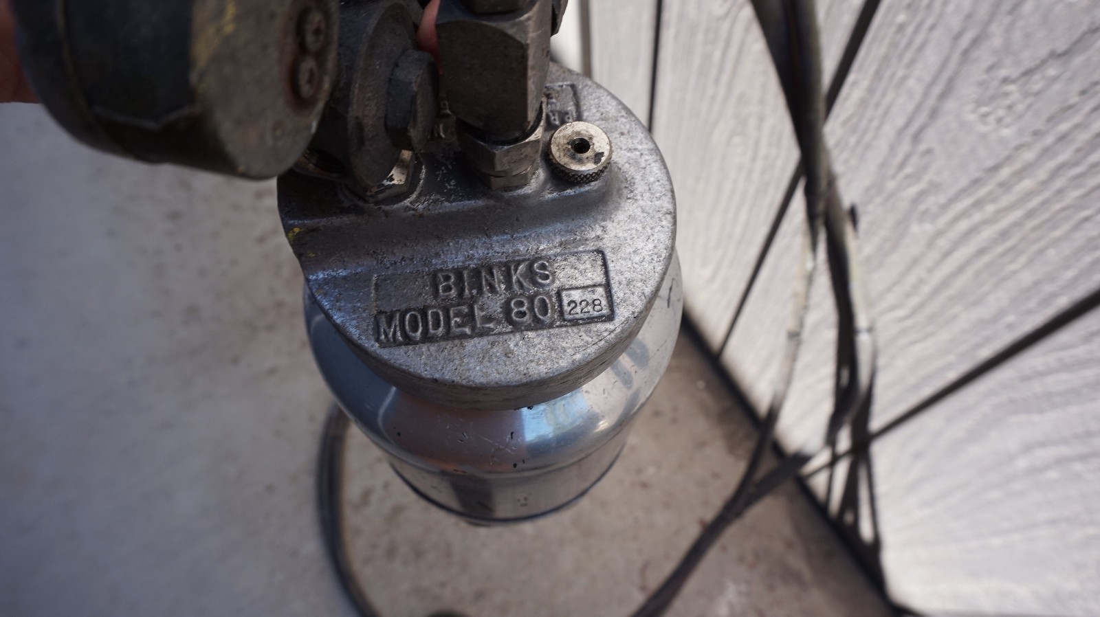 Binks Model 80 228 2 Quart Pressure Pot With Hoses, Regulator & Gauge Untested.