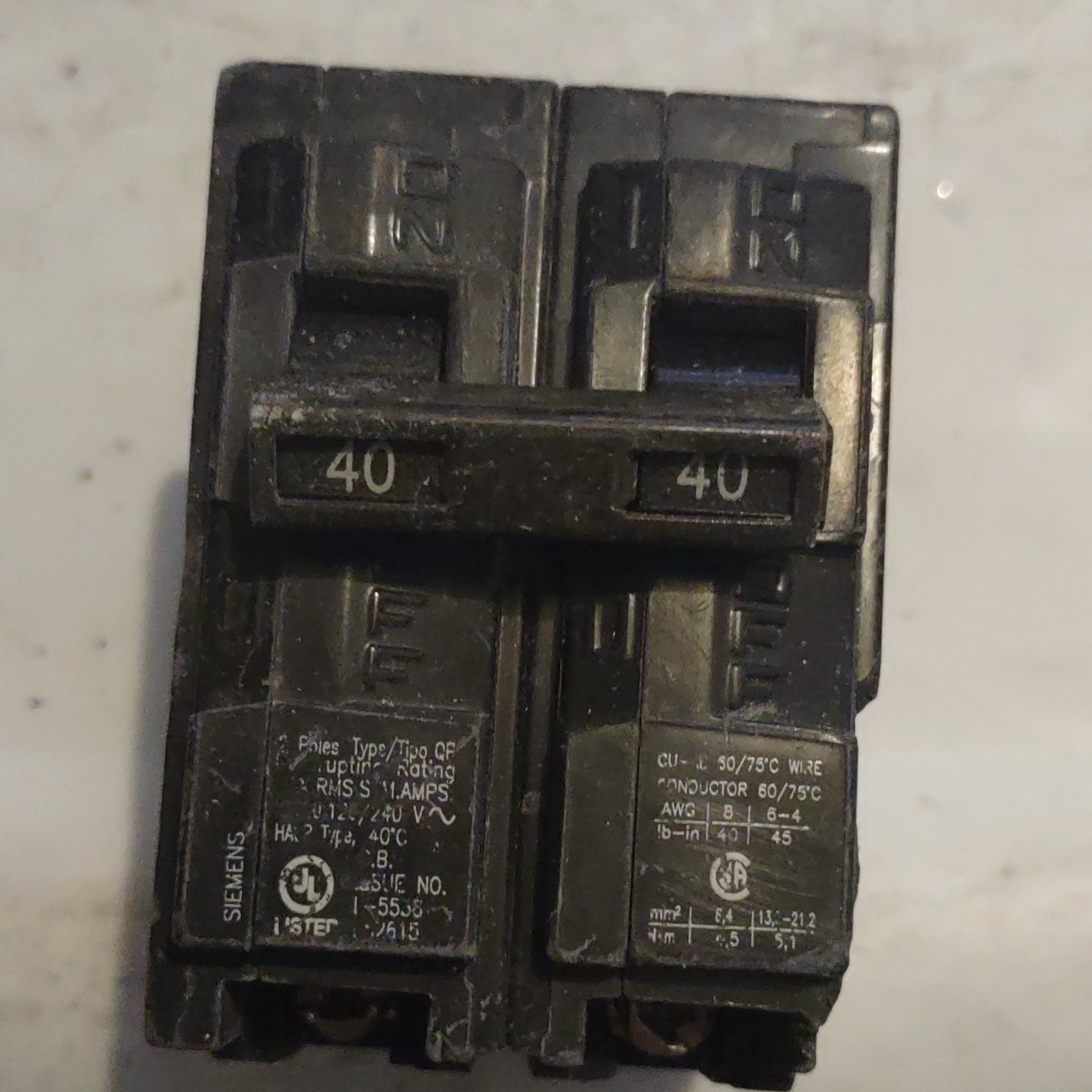 Siemens QF 40A 2-Pole Plug-In Circuit Breaker 201-250V Thermal Protection