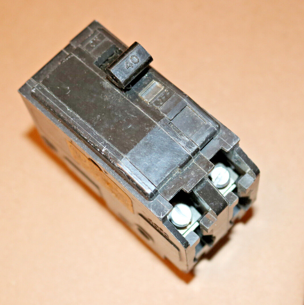 Square D QO240 2 Pole 40 Amp 120/240V Type QO Circuit Breaker Used