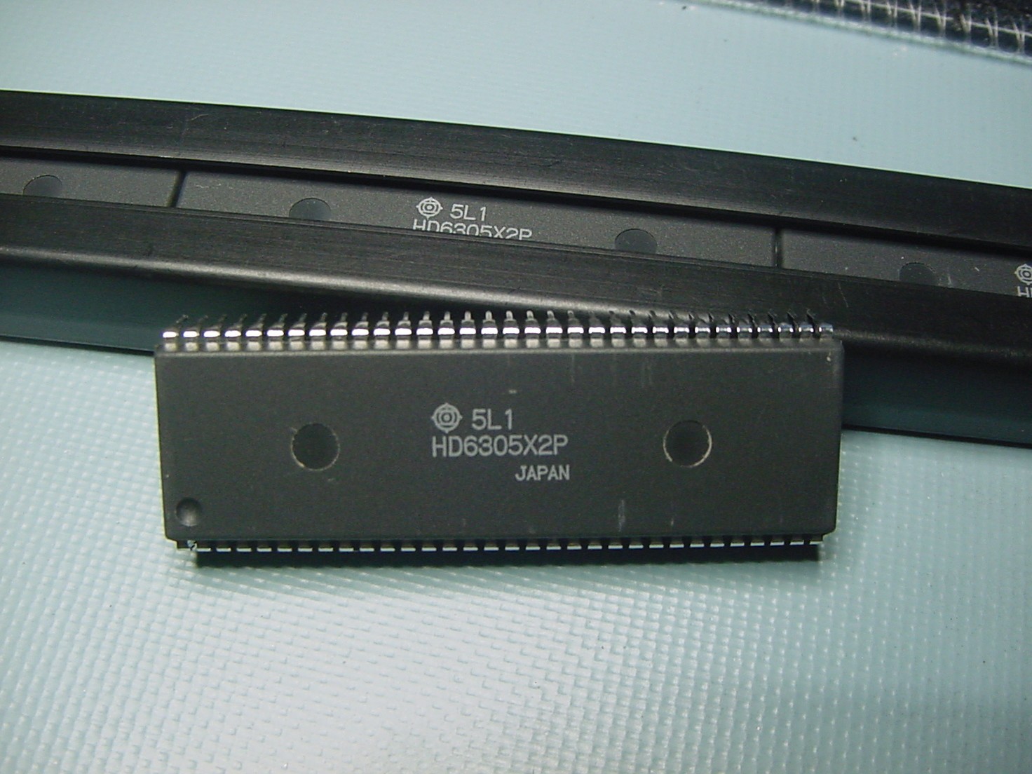 NOS HD6305X2P HITACHI Microcontroller, 8-Bit, 6305 CPU, 1MHz, CMOS, PDIP64 8pcs
