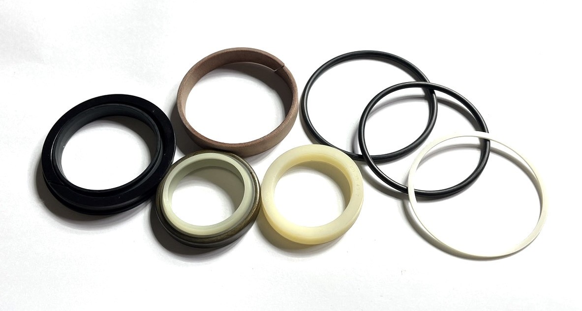 [Generic] Komatsu PC10-5 (7001～) Boom Cylinder Seal Kit. (with ring) –