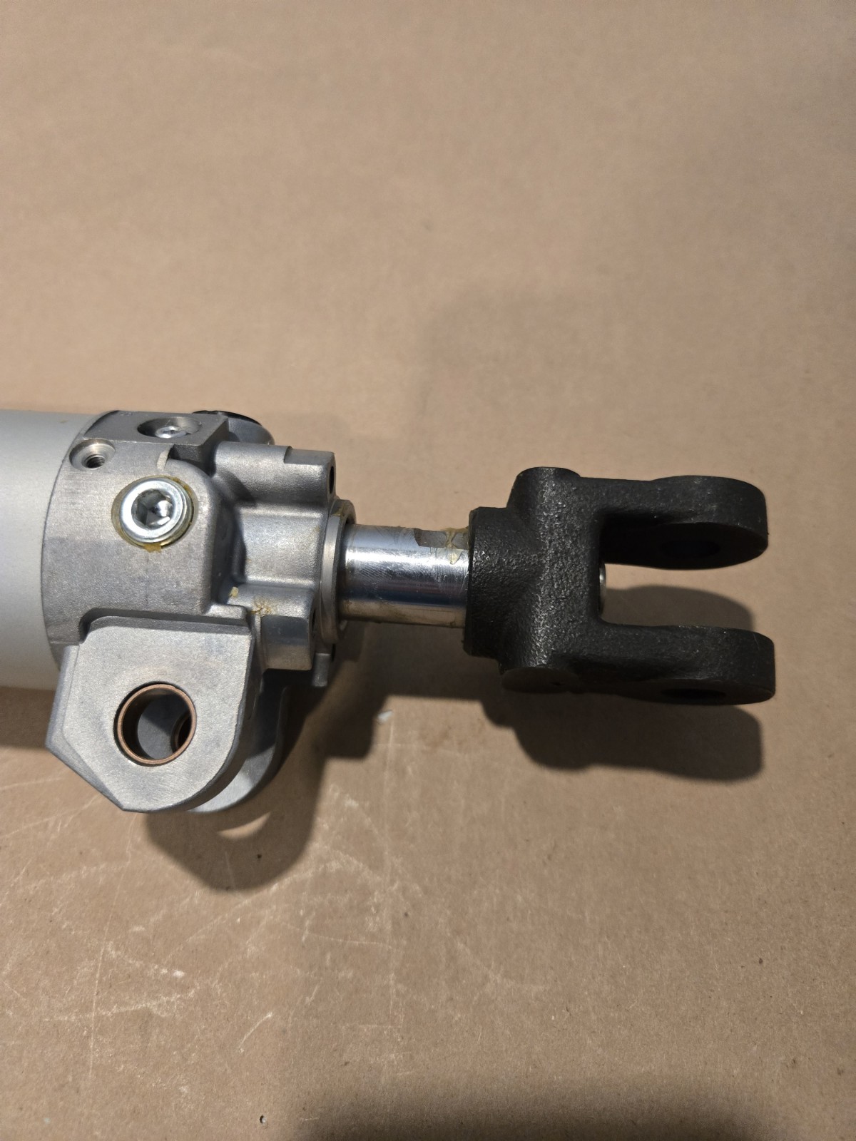 NOS SMC Japan Clamp With Switch Mtg Rod Clamp Cylinder CKG1B50-100YA-P