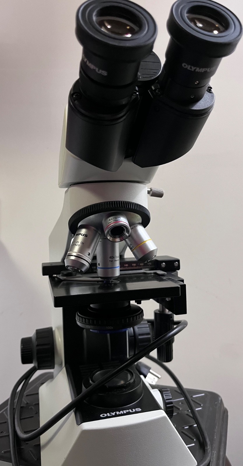Olympus CX22RFS1 Laboratory Microscope With 4x, 10x, 40x, 100x Objectives