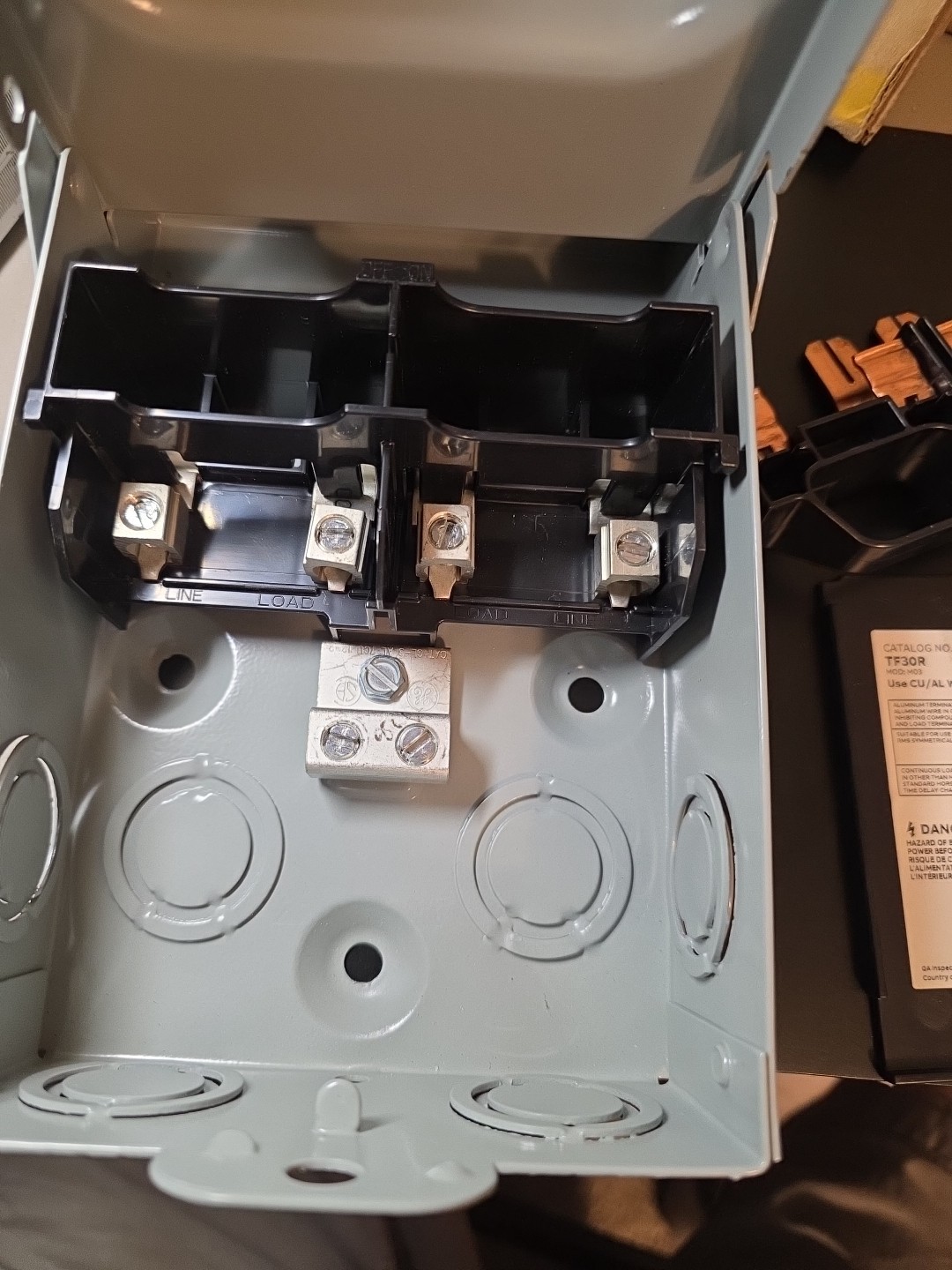 GE AC Disconnect Outdoor Switch 30A 120/240V TF30RCP