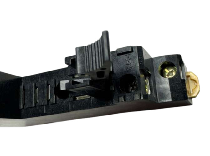 Allen-Bradley 700-HN121 Relay Socket Base Ser A, 10A, 250VAC, 1697W3