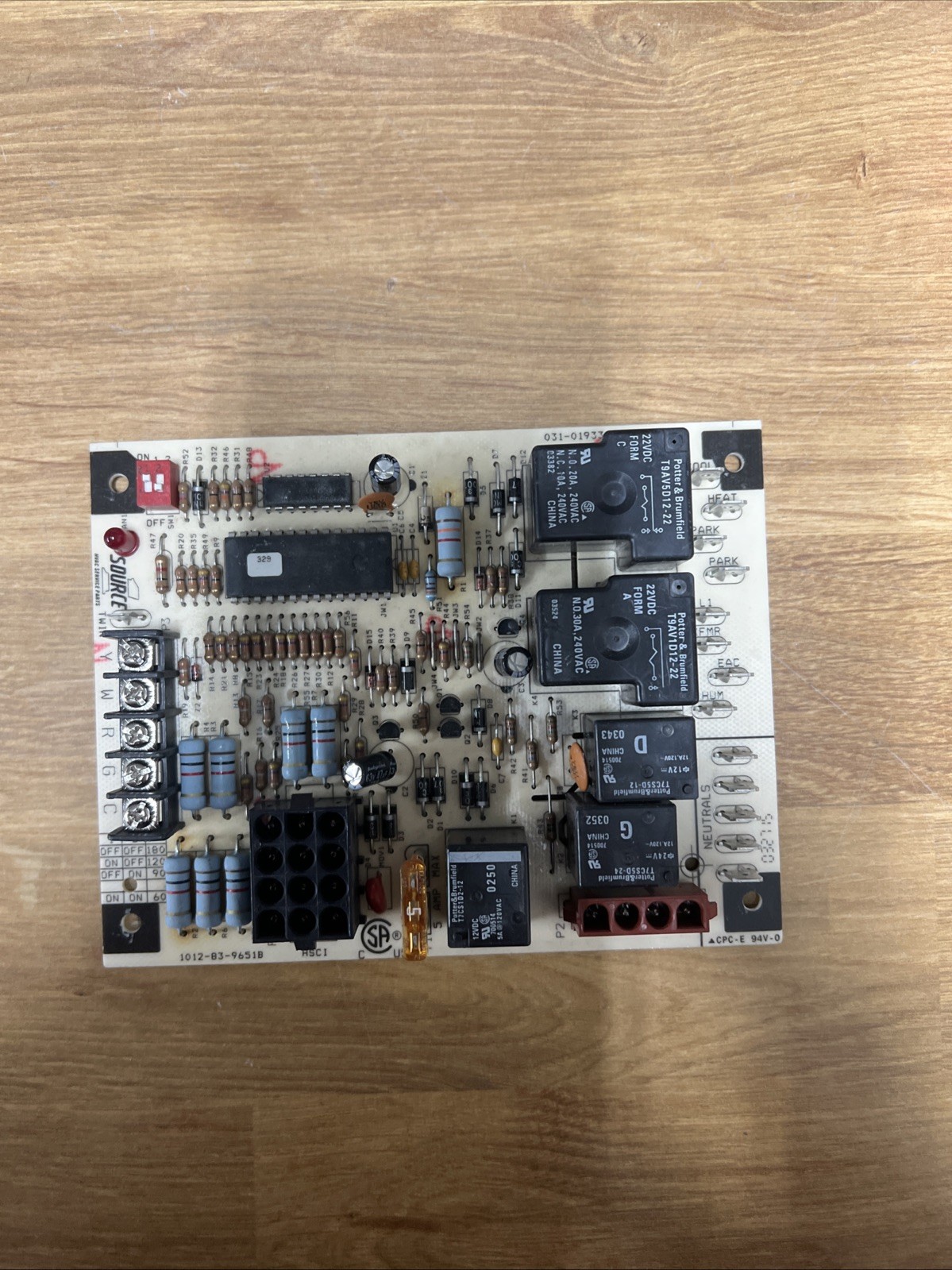 Honey Well 031-01933-000 Furnace Control Board 1012-83-9651B