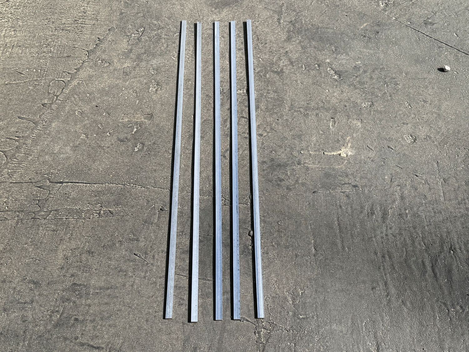 Sandbaggy 1/8″ x 1/2″ x 36″ Hot Rolled Steel Flat Bar – Plain 11 Gauge Steel