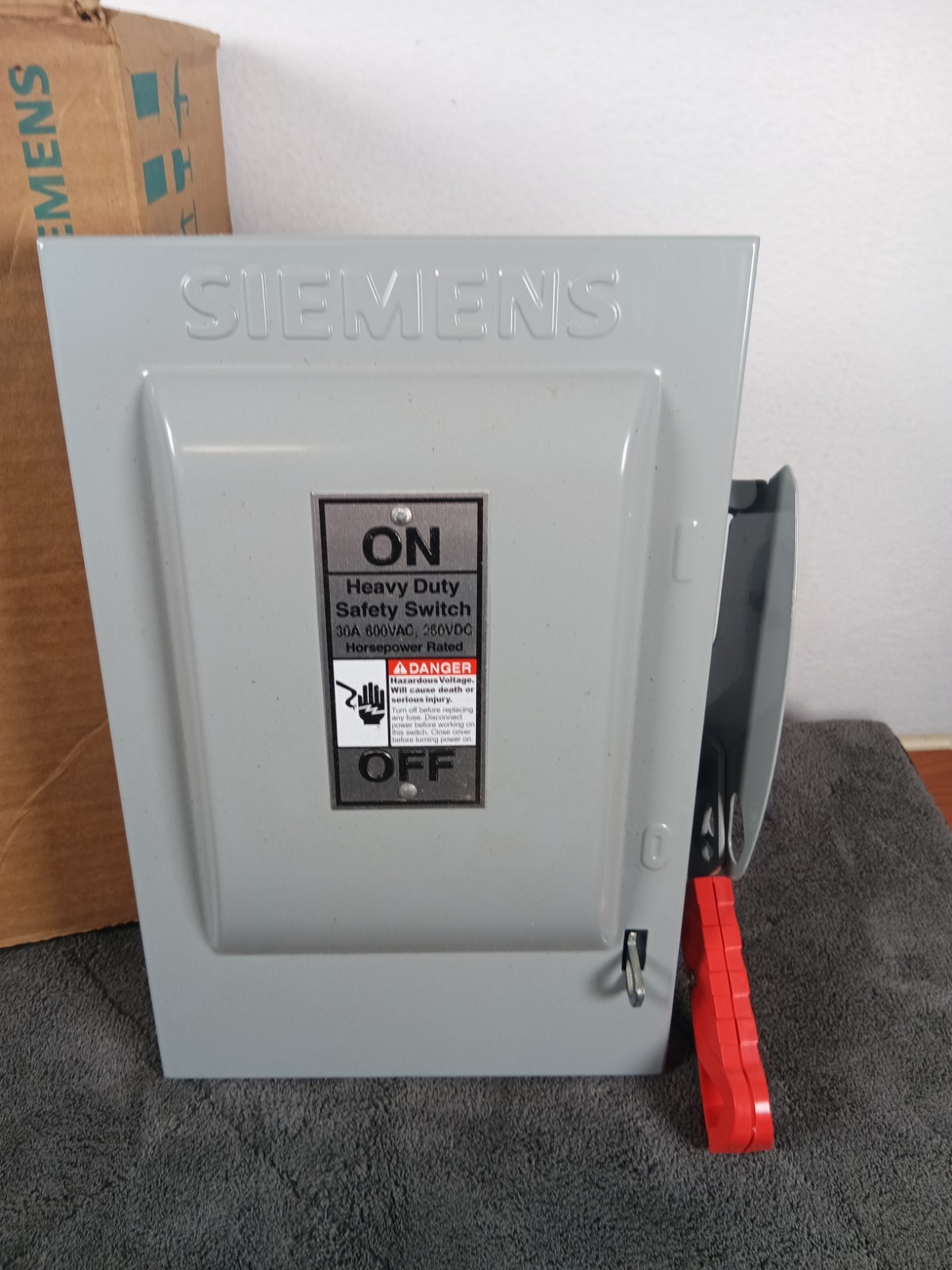30 Amp 3 Pole 600V Non Fused Heavy Duty Safety Switch Quick Make Break Mechanism