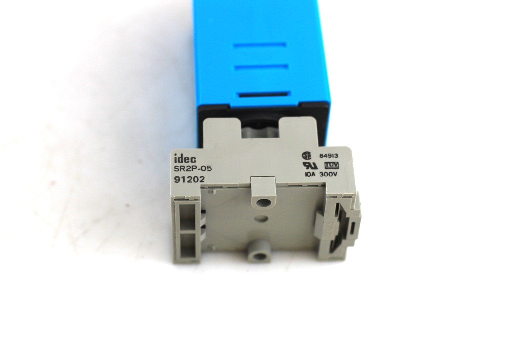 LOT OF 2 IDEC RTE-P11 Electronic Timer & SR2P-05 Base