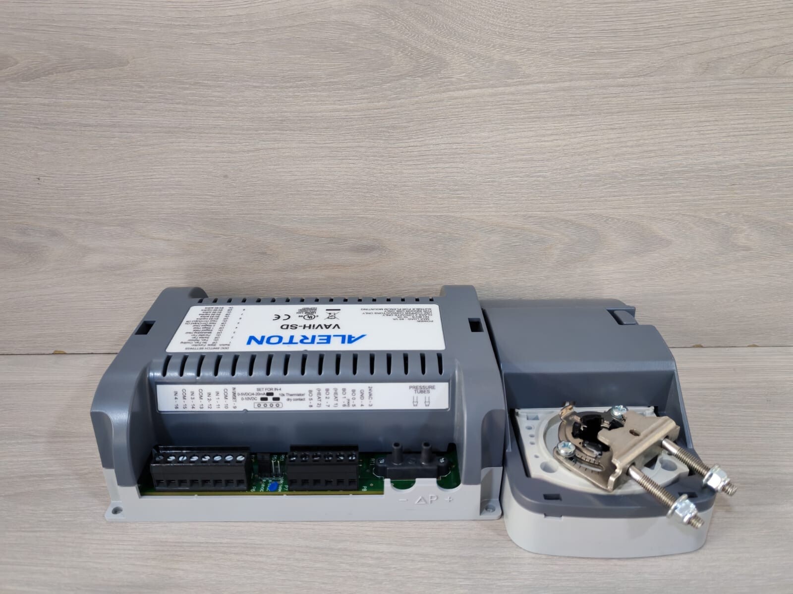 ALERTON VaVIH-SD VAV CONTROLLER WITH ACTUATOR 5002709-001 REV. G