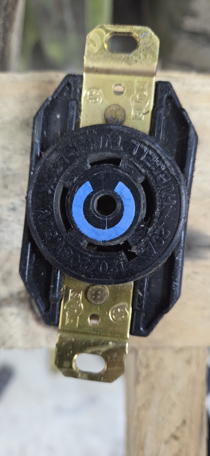 8 – Bryant L21-20R Twist-Lock Female Receptacle 20A 120/208V Made in USA!
