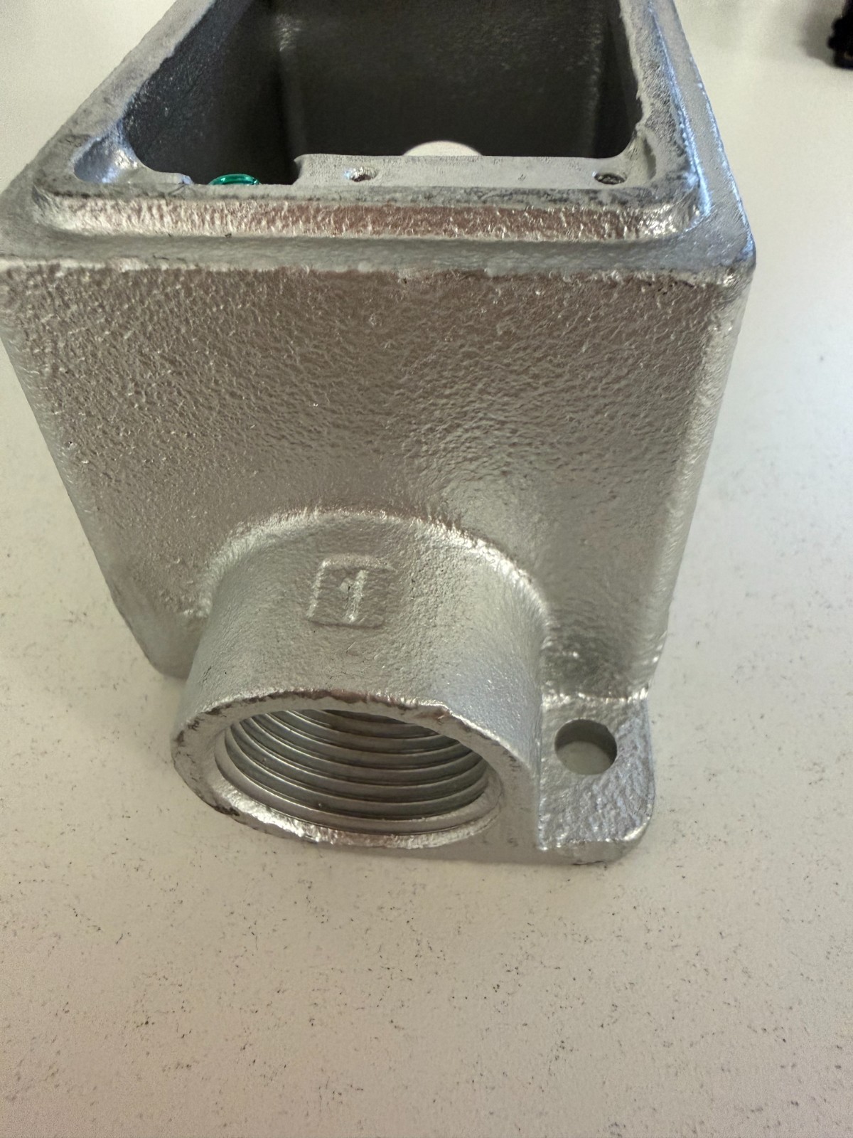 FDC-1-100 Malleable Iron Ridge Top Cast Device Box 1-Gang 1″