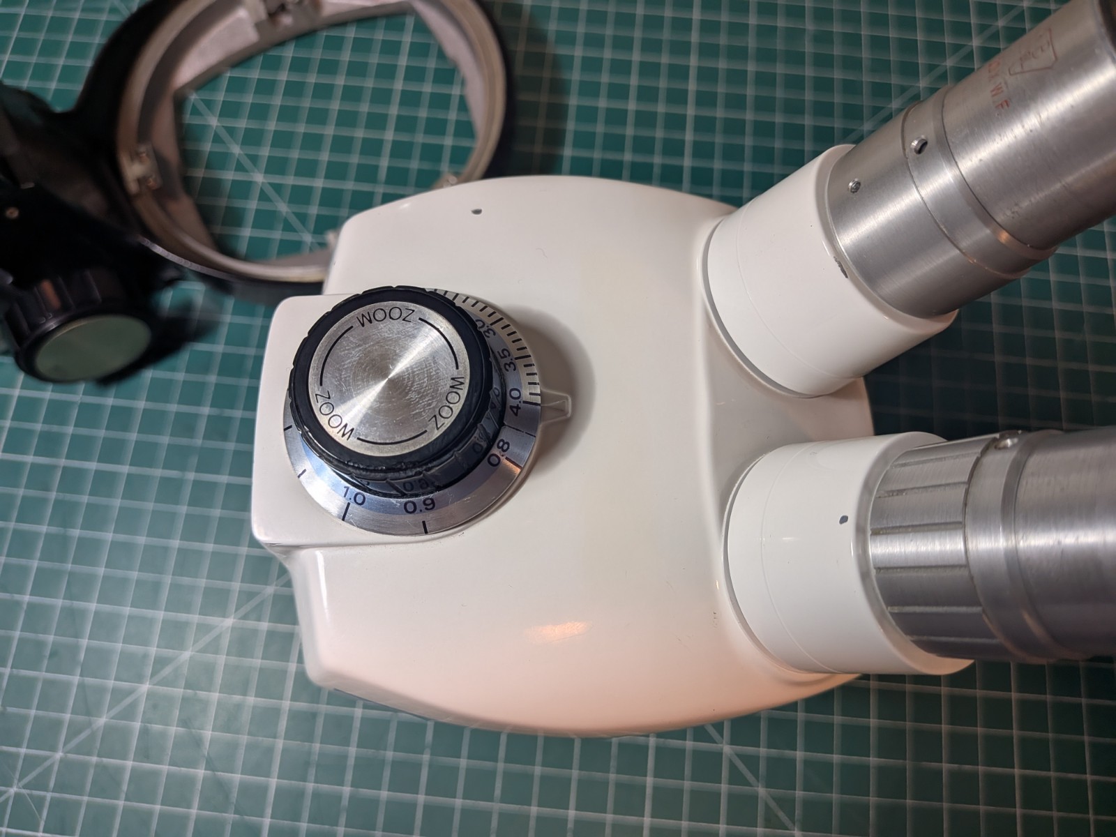 Bausch & Lomb StereoZoom 5 Microscope 0.8x-4.0x w/ 10X WF Eyepieces &Focus Mount