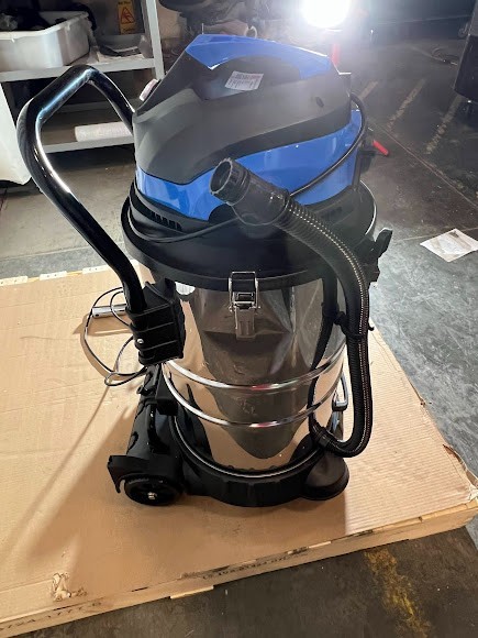Lavex 13 Gallon SS Commercial Wet / Dry Vacuum with Toolkit – 100-120V, 1200W