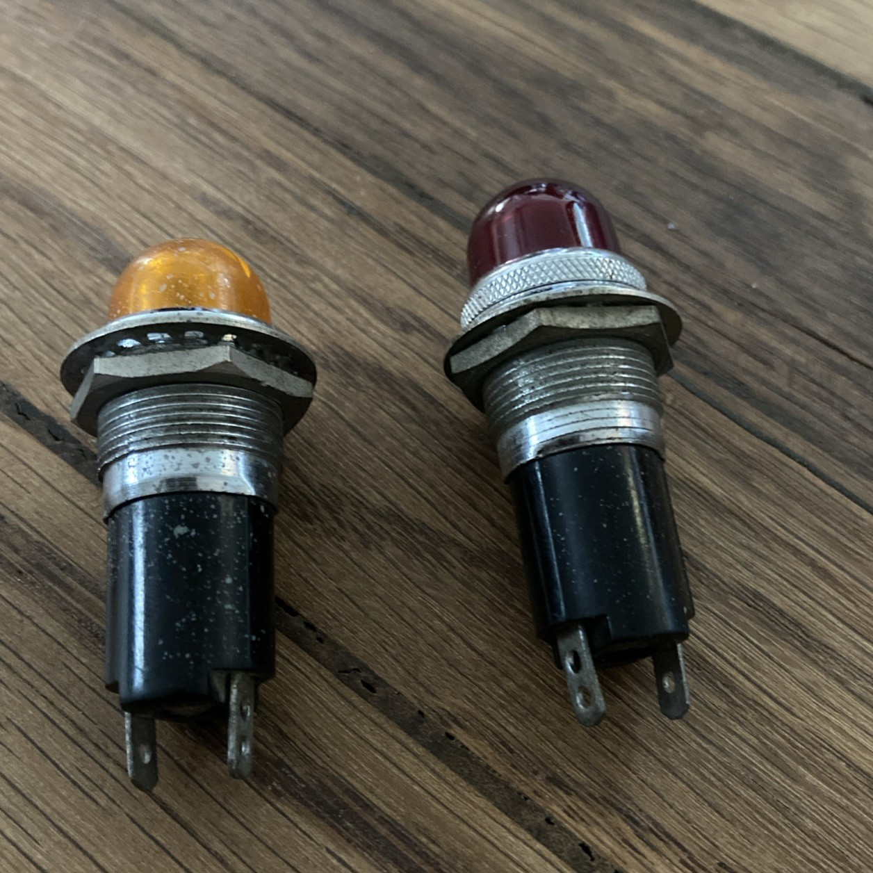 2 Dialco Panel Indicator Lights Red & Amber 75w 125v Plastic Lens