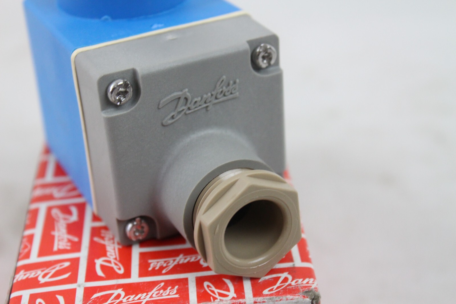New NIB Danfoss 018F6702 018F6177 Coil Solenoid Valve Denmark Connection Box
