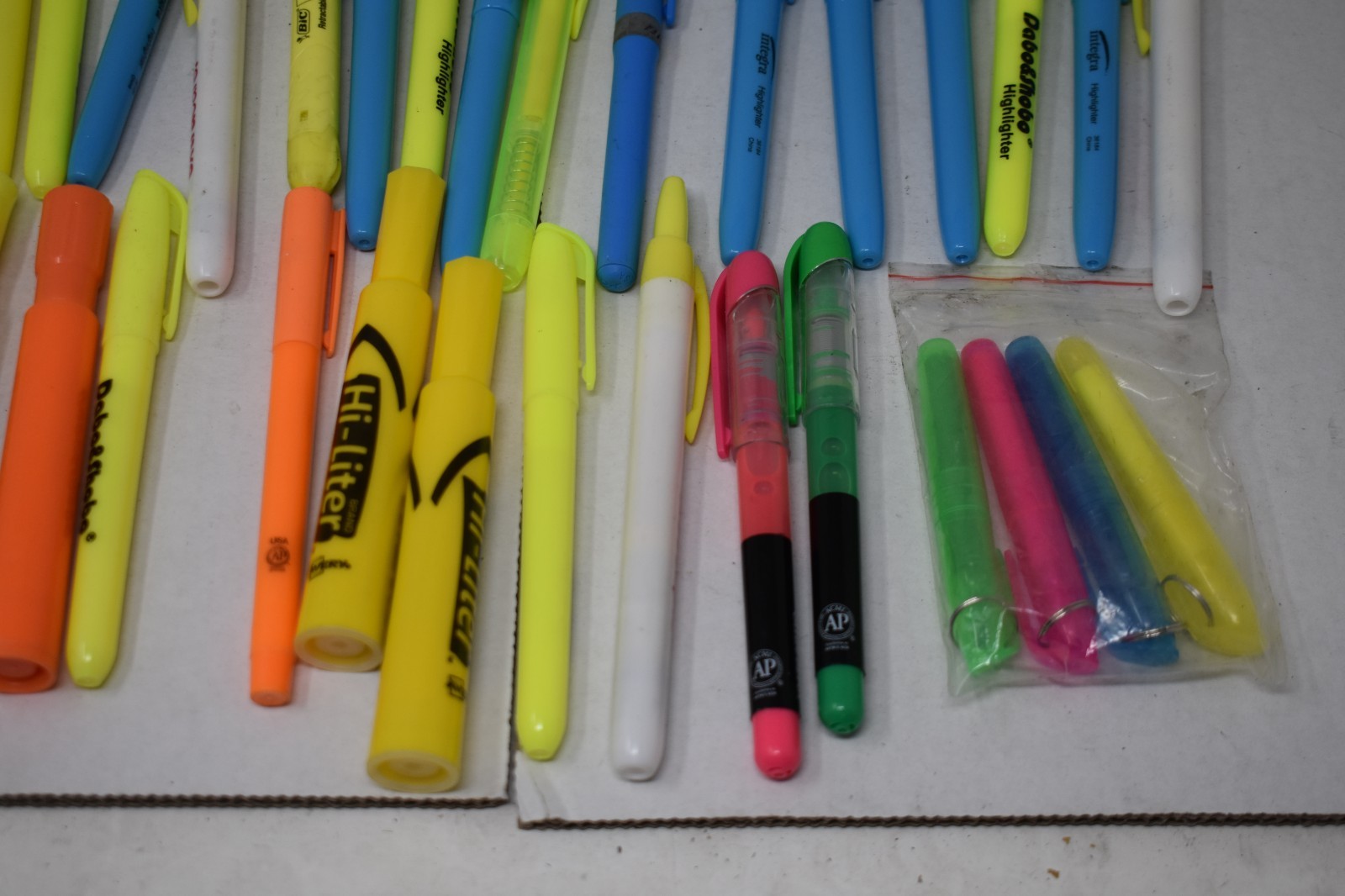 Wholesale Bulk Lot of 80 Various Brands Mixed Colors Highlighters Hi-Liters