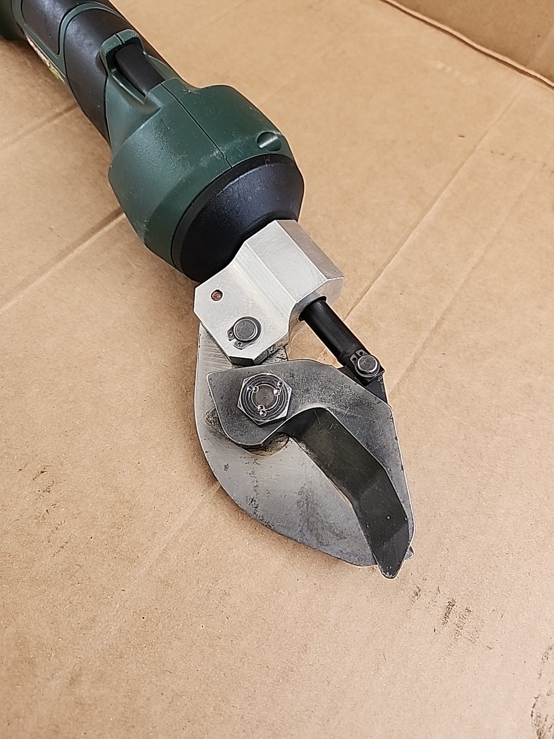 Greenlee Gator Cable Cutter Es32x W 5.0Ah Battery