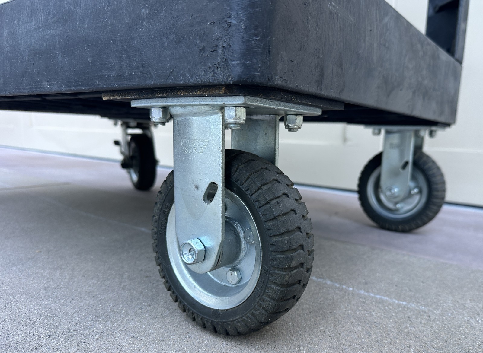 Rubbermaid FG452088BLA Commercial Heavy-Duty Utility Cart – Very Good Condition