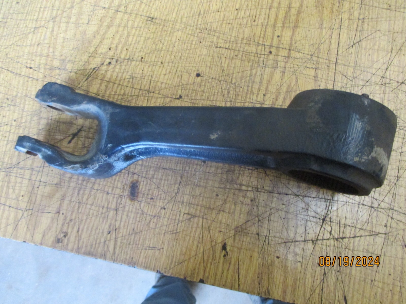 JOHN DEERE 5225 LEFT HAND LIFT ARM #R105157 USED ORIGINAL GOOD CONDITION