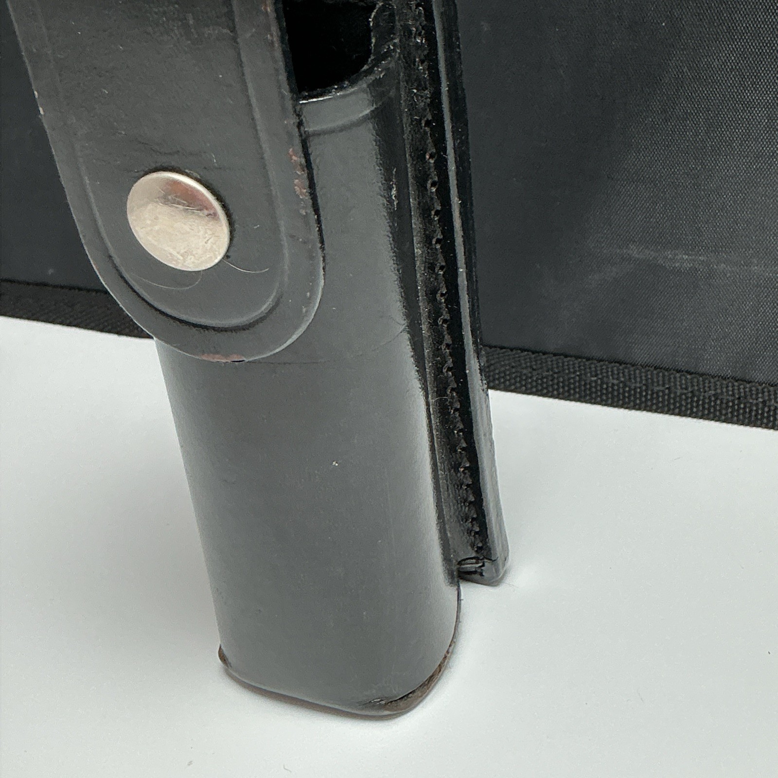 Black Molded Leather Flashlight Pouch Duty Belt Holder Stinger 26110