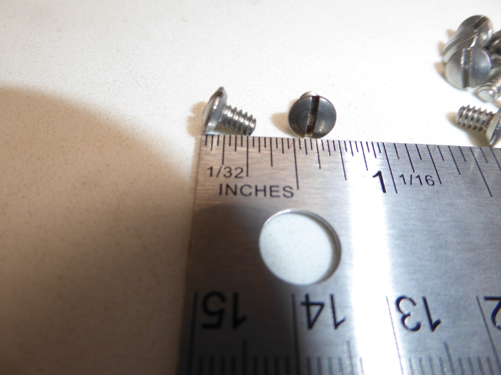 6-32 x 1/4 Oval Head Slotted Machine Screw SS 18-8 VINTAGE USA Made Qty 25