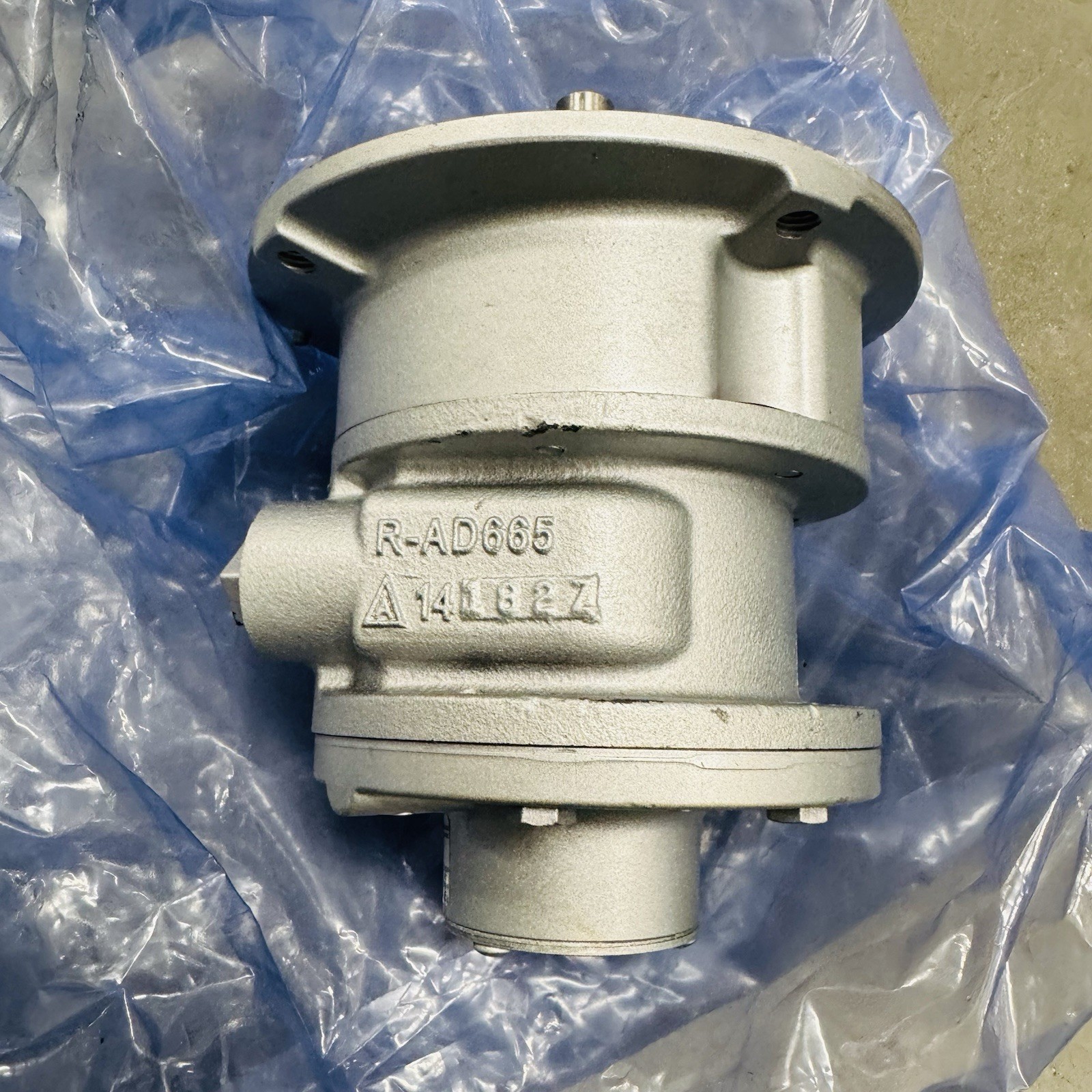 Gast 6AM-NRV-22A 4 HP 3000 RPM CW/CCW Reversible Vane Air Motor