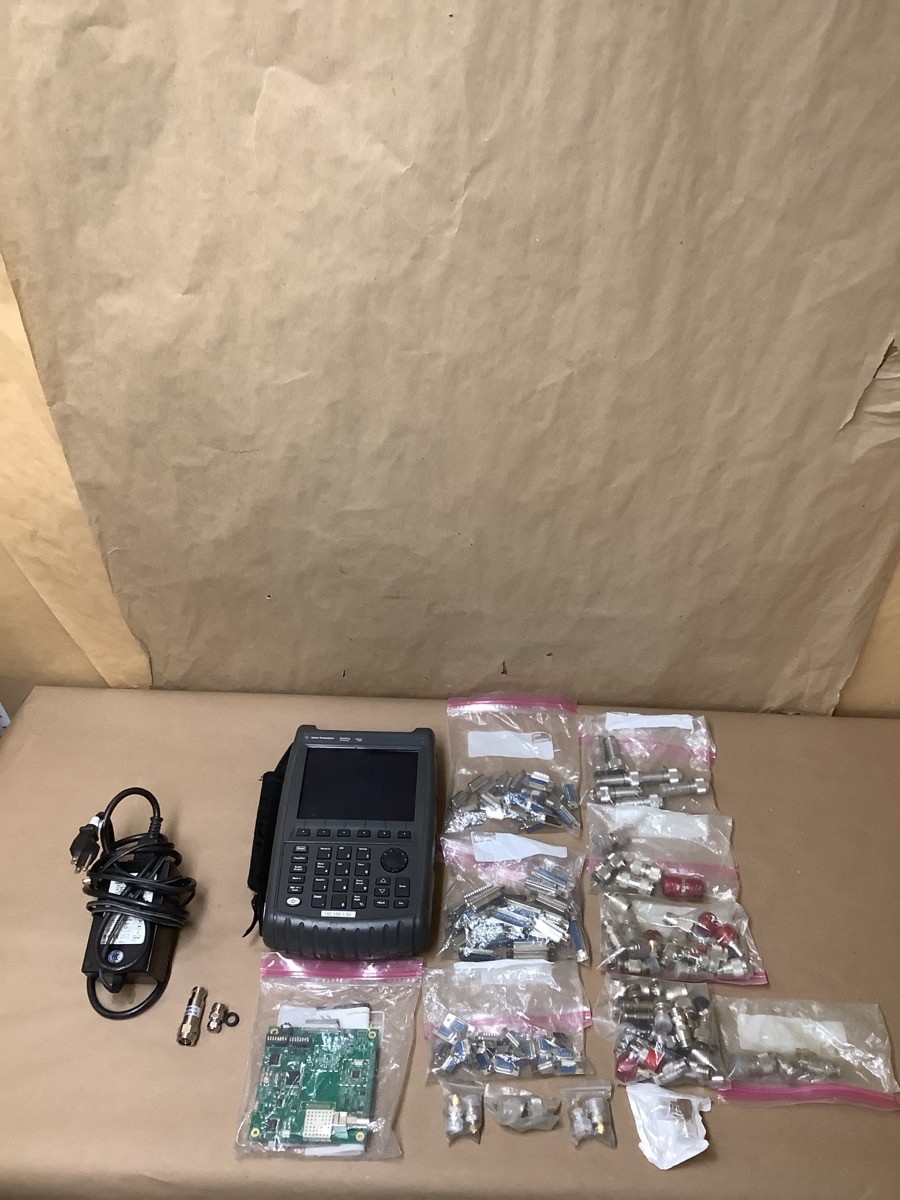 AGILENT TECHNOLOGIES FIELDFOX, #1012259; RF ANALYZER IN BLACK METAL (B33002878)