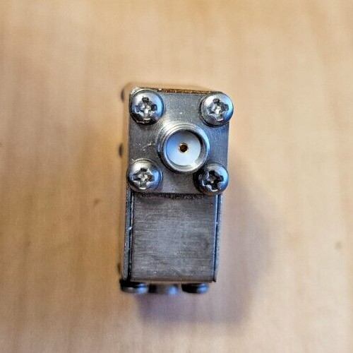 Harris Farinon Ferrites 8223250-102193 094-037134-001 2.3-2.8GHz RF Isolator SMA