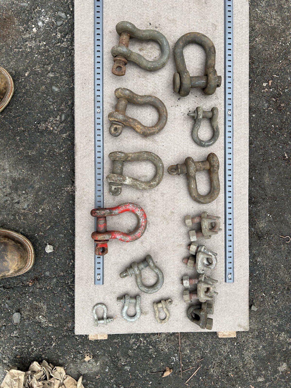 Assorted Large And Heavy Duty Shackles Two Crosby’s And Two Pairings
