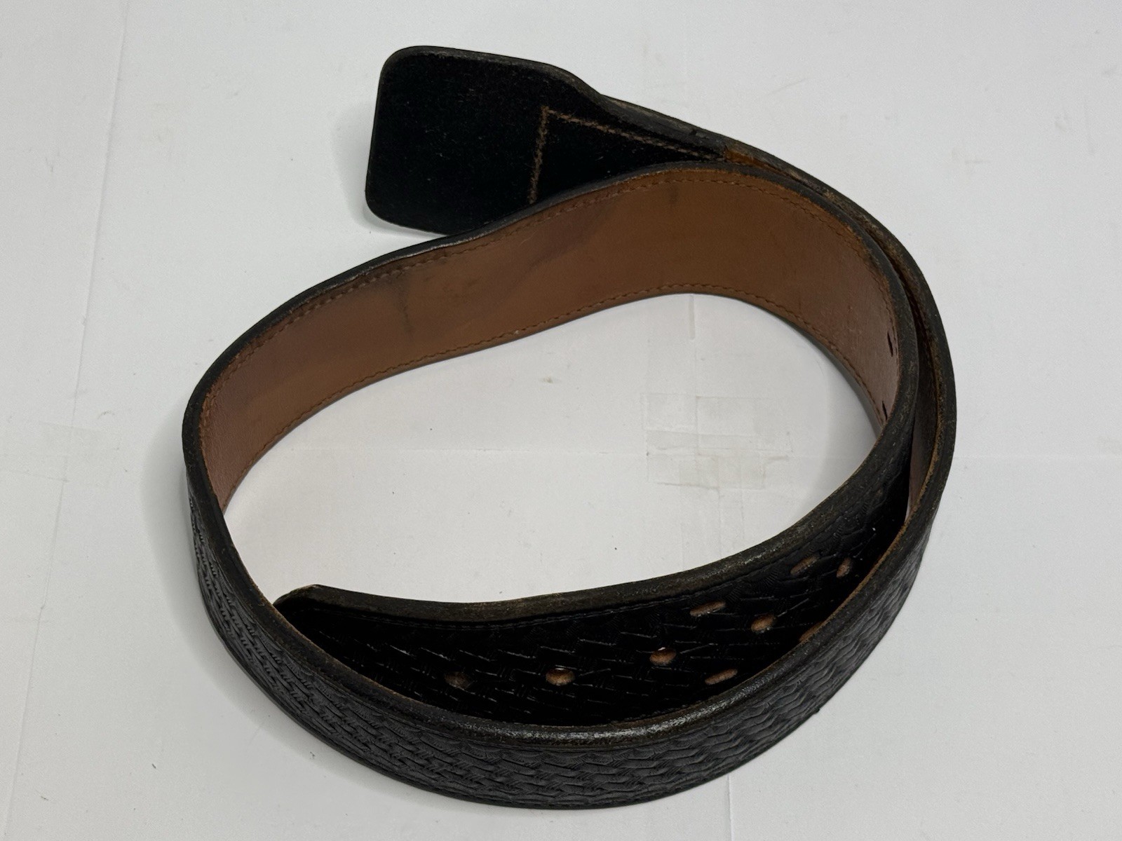 Vintage Smith & Wesson Black Leather Basketweave Duty Belt Size 34 / 42″ Inches
