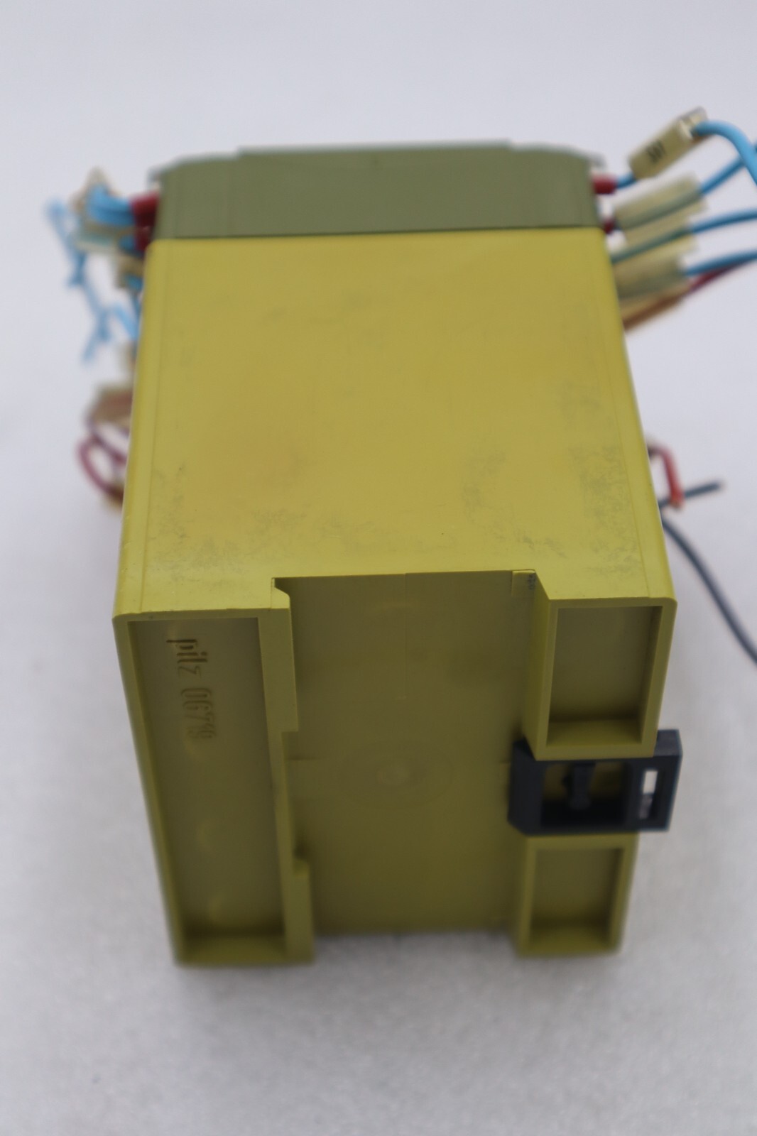 PILZ SAFETY RELAY 474790 PNOZ V 30S 24 V DC PNOZV30S24VDC STOCK K-3831