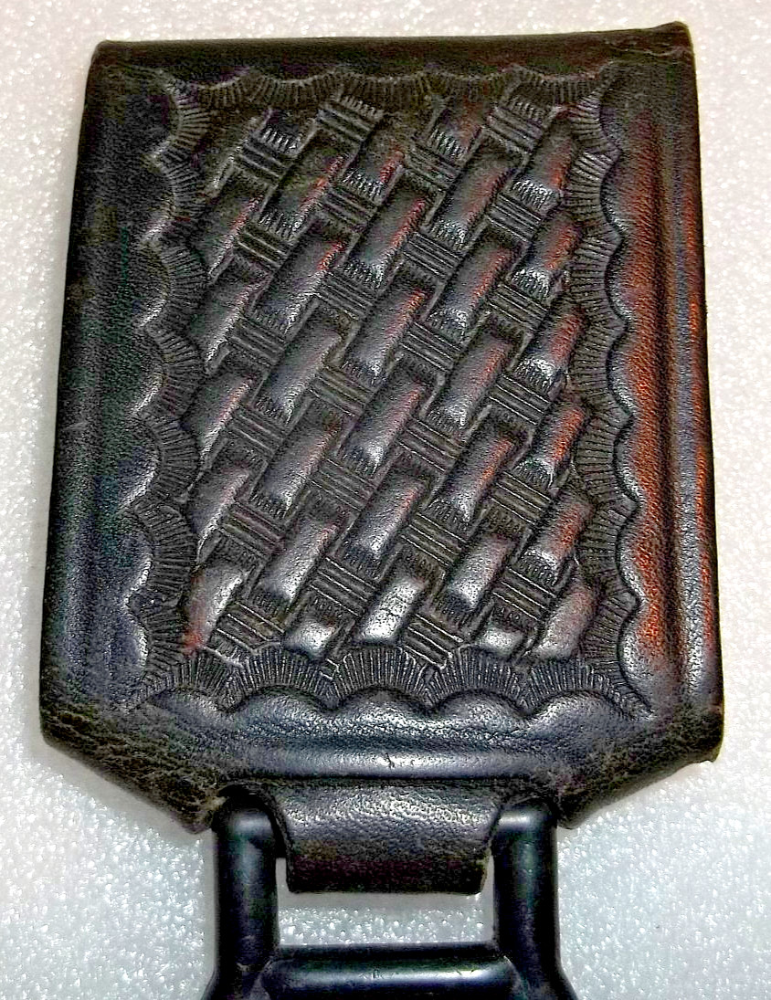 BIANCHI #38 LEATHER FLASHLIGHT HOLDER – EXCELLENT CONDITION & FREE FAST SHIPPING