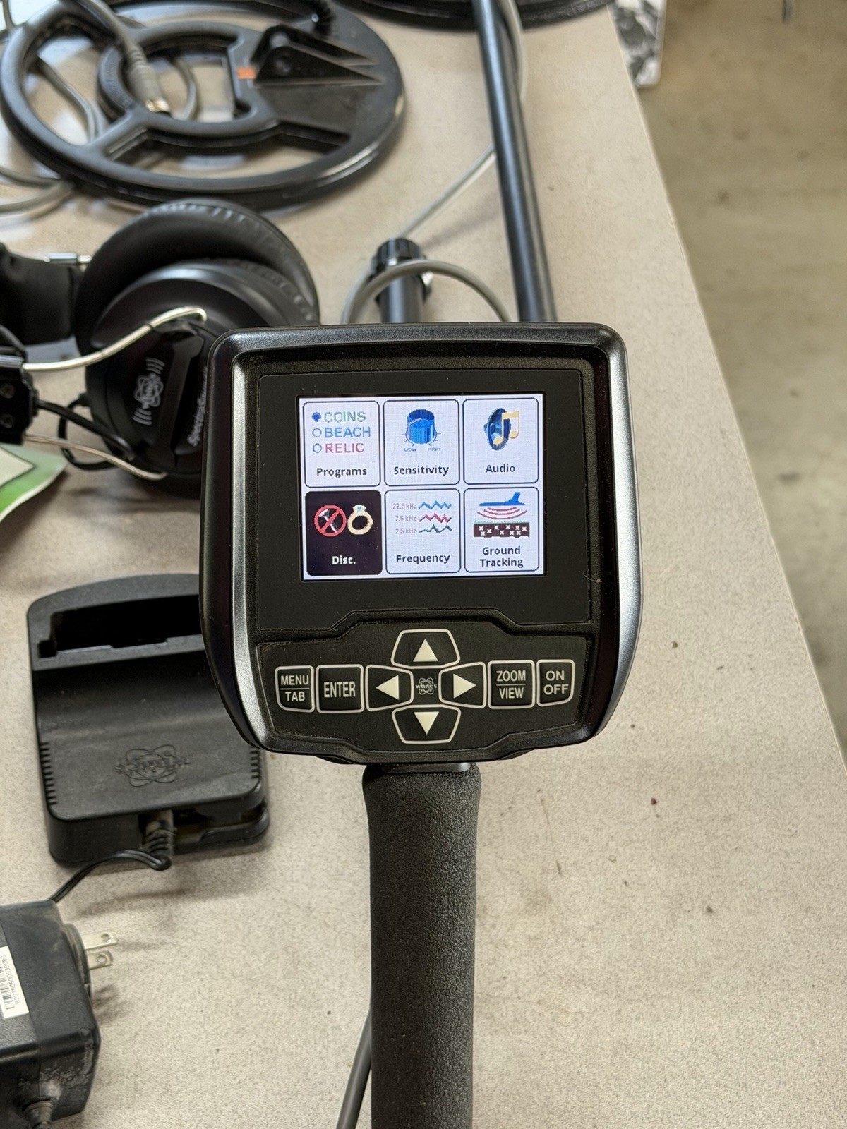 White’s Spectra V3i Ground Search Metal Detector w/ Coils, Discrimination